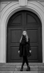 Naklejka premium elegant woman in black coat