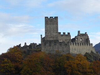 Fototapeta na wymiar rovine castello