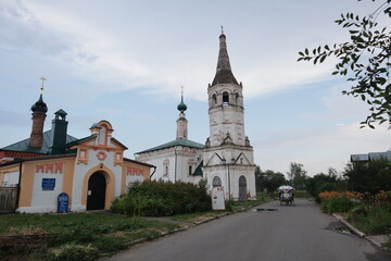 church in the Suzdal town - obrazy, fototapety, plakaty