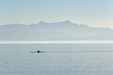 Ruderboot auf dem Bodensee vor dem S&auml;ntis