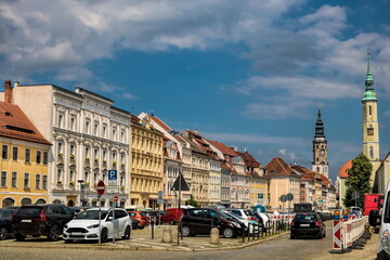 Fototapeta na wymiar görlitz, deutschland - obermarkt mit kirchturm und rathausturm