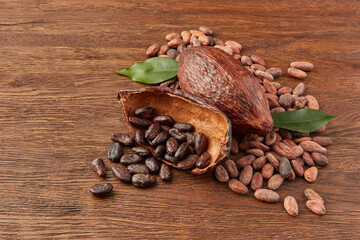 Pods with peeled and unpeeled cocoa beans