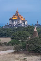 Foto op Plexiglas Sunset over Thatbyinnyu pagoda in Bagan in Myanmar © Fyle