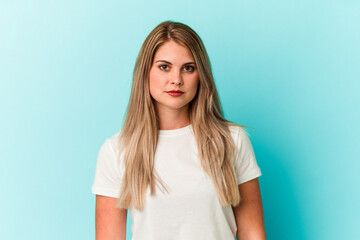 Obraz premium Young russian woman isolated on blue background
