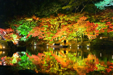 四国香川県高松市にある栗林公園の紅葉夜景