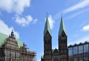 Fototapeta na wymiar Historische Kathedrale in der Hanse Stadt Bremen
