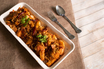 Fried shrimp with tamarind sauce, Thai style