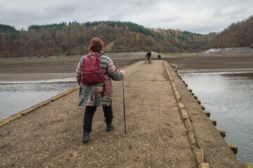 brücke asel im edersee bei niedrigwasser