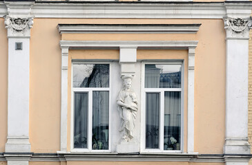 Obraz premium Ornate decoration of facade of an old building with sculpture in Kyiv Ukraine