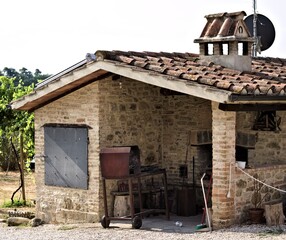 A stone oven with iron utensils for grilling meat with roof tiles and bricks in a farmhouse (Umbria, Italy, Europe) - 470665469