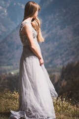 Mädchen mit langem Kleid