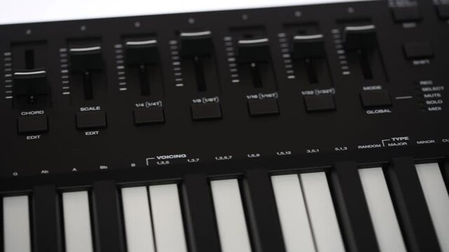 Flashing lights on a MIDI keyboard