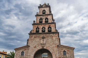 Fototapeta na wymiar Church of the Assumption in the Asturian city of Cangas de Onis 