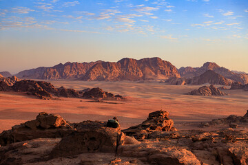 tramonto nel deserto Wadi Rum, in Giordania