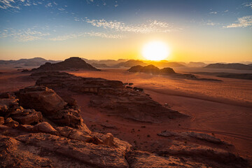 tramonto nel deserto Wadi Rum, in Giordania