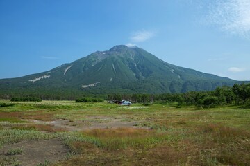 Fototapeta premium Khodutka volcano with thermal springs, Kamchatka, Russia