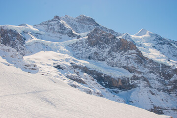 Fototapeta na wymiar Beautiful panoramic view of snow-capped mountains in the Swiss Alps..