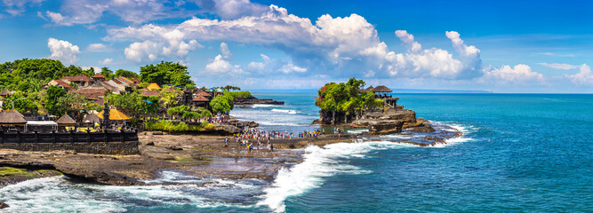 Tanah Lot temple in Bali © Sergii Figurnyi