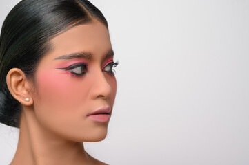 Naklejka premium Pretty girl with pink makeup and left facing