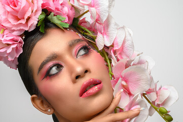 The woman wore pink makeup and beautifully decorated the flowers.