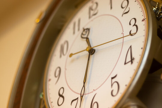 壁掛け時計 の画像 457 件の Stock 写真 ベクターおよびビデオ Adobe Stock