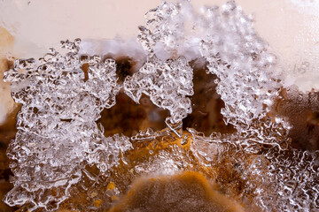 formas de agua congelada generando textura de hielo