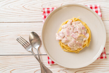 spaghetti white cream sauce with ham
