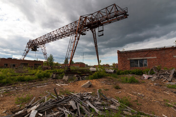 Fototapeta na wymiar gantry crane on site in summer