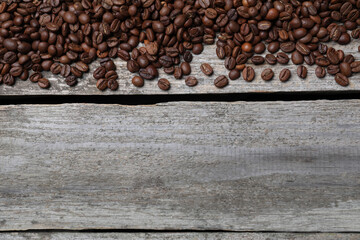Fototapeta premium Roasted coffee beans on wooden table, flat lay. Space for text