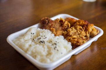 とても美味しい日本の唐揚げ弁当
