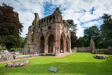 Fototapeta na wymiar Letzte Ruhestätte von Dichter und Schriftsteller Sir Walter Scott in der Dryburgh Abbey