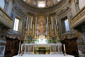 Fototapeta premium ROME NOVEMBER 15 2021 THE CENTRAL ALTAR OF THE CHURCH OF SAN MARCELLO AL CORSO