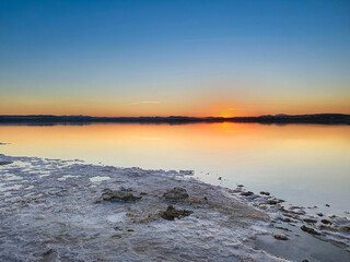 Vega Baja del Segura - Torrevieja - Salinas de Torrevieja, un lago salado, un paraje natural donde los atardeceres son m&aacute;gicos y los reflejos y formaciones salinas son un espect&aacute;culo de la naturaleza