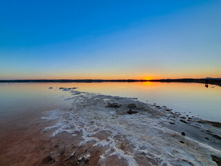Vega Baja del Segura - Torrevieja - Salinas de Torrevieja, un lago salado, un paraje natural donde los atardeceres son mágicos y los reflejos y formaciones salinas son un espectáculo de la naturaleza