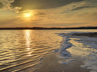 Vega Baja del Segura - Torrevieja - Salinas de Torrevieja, un lago salado, un paraje natural donde los atardeceres son m&aacute;gicos y los reflejos y formaciones salinas son un espect&aacute;culo de la naturaleza