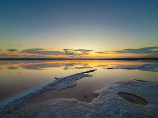 Vega Baja del Segura - Torrevieja - Salinas de Torrevieja, un lago salado, un paraje natural donde los atardeceres son m&aacute;gicos y los reflejos y formaciones salinas son un espect&aacute;culo de la naturaleza