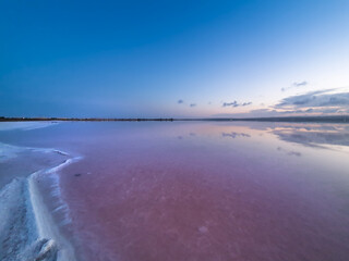 Vega Baja del Segura - Torrevieja - Salinas de Torrevieja, un lago salado, un paraje natural donde los atardeceres son mágicos y los reflejos y formaciones salinas son un espectáculo de la naturaleza
