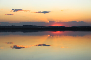 Vega Baja del Segura - Torrevieja - Salinas de Torrevieja, un lago salado, un paraje natural donde los atardeceres son m&aacute;gicos y los reflejos y formaciones salinas son un espect&aacute;culo de la naturaleza