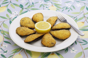 tigres, spanish style stuffed mussels