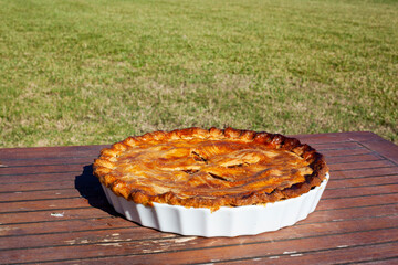 
elaboration of the typical apple pie