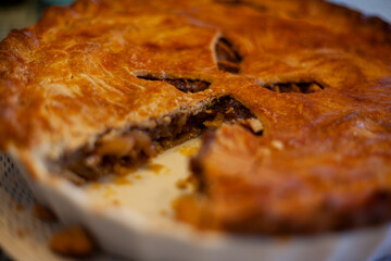 
elaboration of the typical apple pie