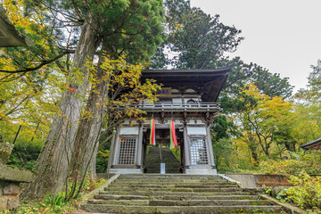 秋の大山寺　山門　鳥取県大山町　Autumn Daisenji temple. Tottori-ken Daisen town