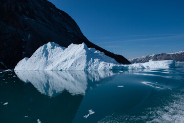Fototapeta na wymiar reflecting iceberg in greenland