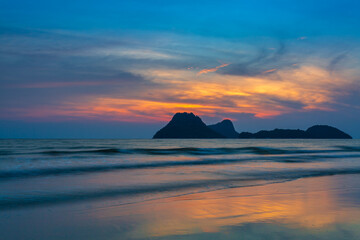 Obraz na płótnie Canvas mountains and sea in the morning,Phang Nga Bay Sunrise