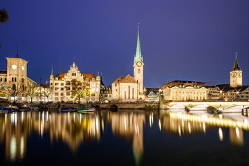 Fototapeta na wymiar panorama of Zurich city center with Frau Munster and Grossmunster