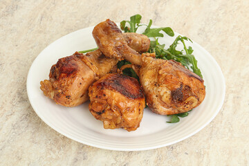 Roasted chicken leg with rucola