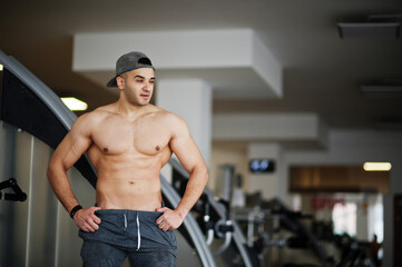 Fototapeta na wymiar Fit and muscular arabian man posing in gym.