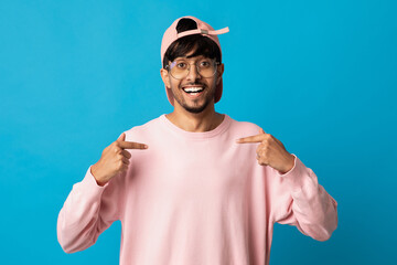 Naklejka premium Emotional indian guy hipster pointing at himself