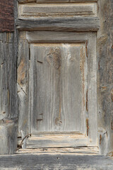 puerta de madera vieja quemada por el sol gris pueblo almería 4M0A4620-as21