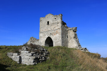 Fototapeta na wymiar ruine of old tower